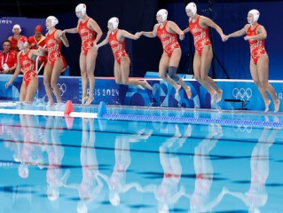浪花里的中国力量，致敬中国女子游泳奥运冠军的荣耀之路