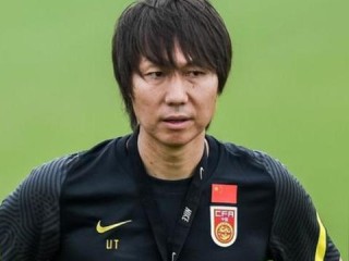 2026中国亚洲杯，新老交替中，中国队阵容的期待与隐忧