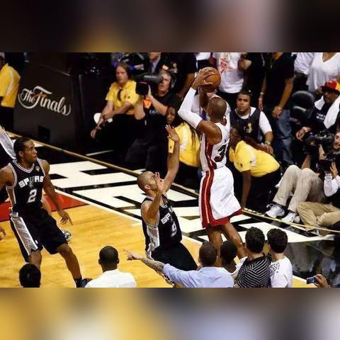 库里单场13记三分是哪场比赛？回顾那场改变NBA历史的三分风暴