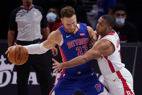 NBA格里芬退役了吗?从白魔兽到生涯终章,他的篮球故事并未结束 NBA格里芬退役了吗?从白魔兽到生涯终章,他的篮球故事并未结束