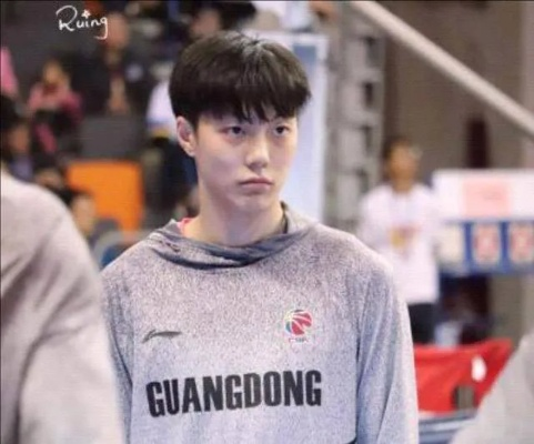 胡明轩的CBA起点,从青涩少年到广东队核心的成长之路 胡明轩的CBA起点,从青涩少年到广东队核心的成长之路