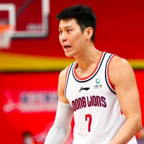 林书豪在CBA打替补，从林疯狂到板凳英雄的另一种光芒