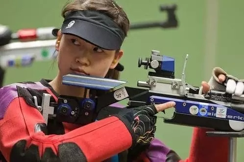 靶心之上，一位奥运会女子射击冠军的静默与爆发